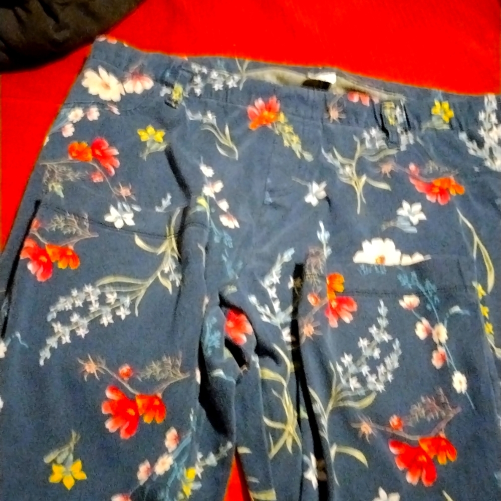 Blue capris with wild flowers st
